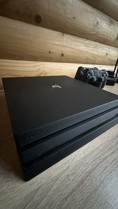 PS 4 pro +2 геймпада