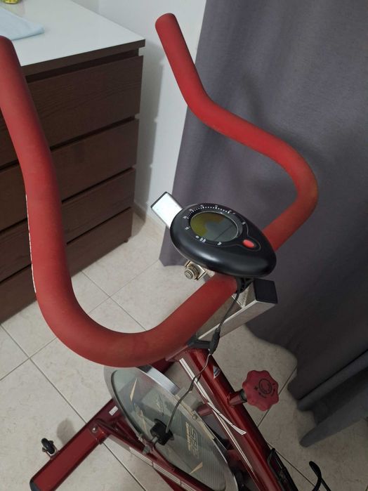 Bicicleta de ciclismo indoor BH Fitness SB2 vermelha