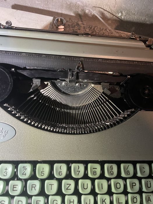 Maszyna do pisania hermes baby