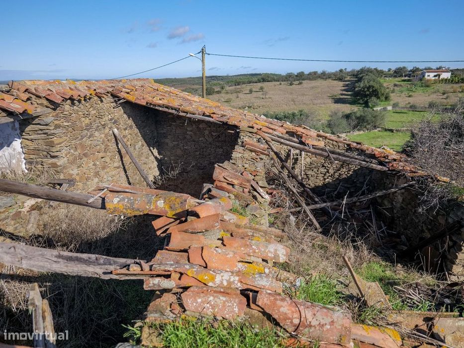 Moradia para recuperar para venda localizado no Pereiro-Alcoutim