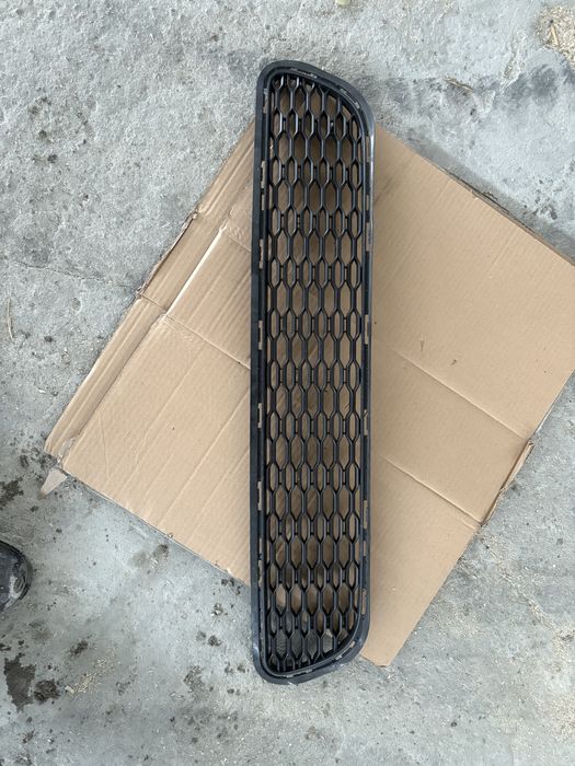 Kratka zderzaka przod KIA CEED GT 2017  Numer czesci 86561A2500