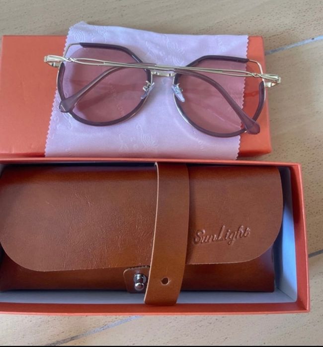 Óculos de sol claro com bolsa de couro