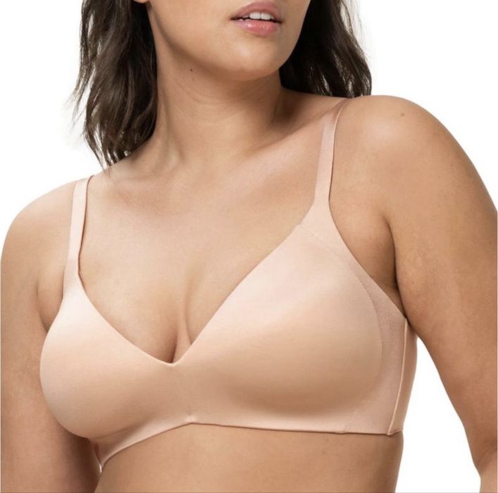 Бнзшоаний бюст triumph body make/up 90A