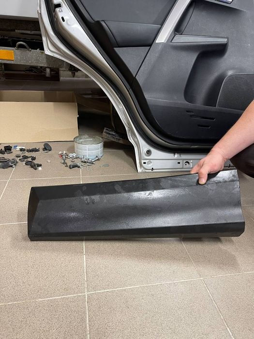 Toyota Rav4 13-18 задняя левая дверь полностью в сборе