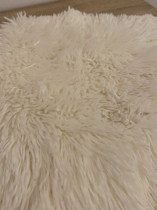 Poszewki pluszowe biała i różowa na zamek