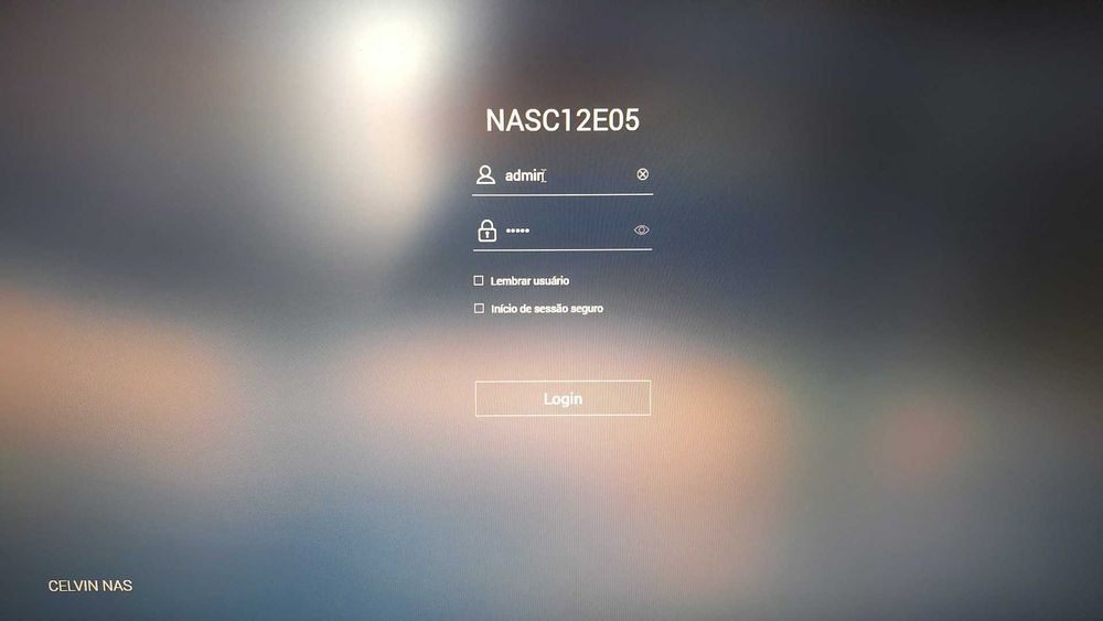 NAS Server Fujitsu Celvin Q700 com 2 discos de 1TB