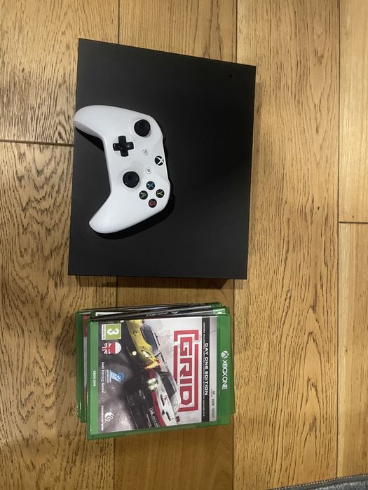 Xbox one x + 9 gier +  pad do gry