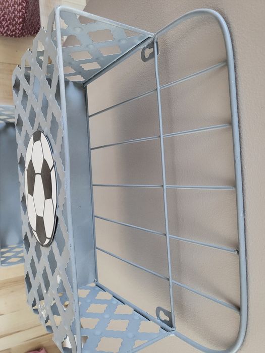 Regał metalowy do zawieszenia