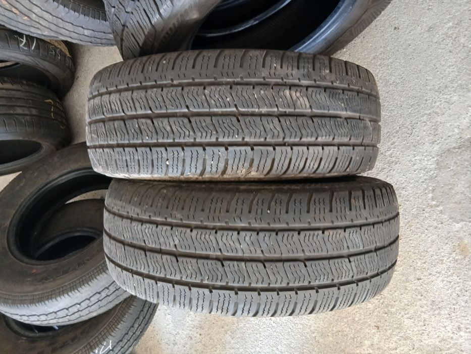 2 Pneus 215/65R15 C Barum seminovos