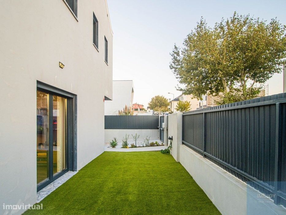 Moradia Isolada T4 com Jardim em Trajouce