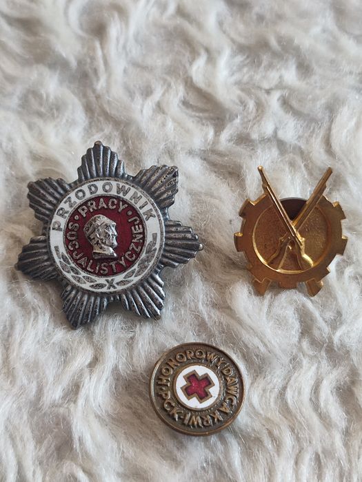 3 odznaki Honorowy dawca krwi przodownik pracy korpusówka