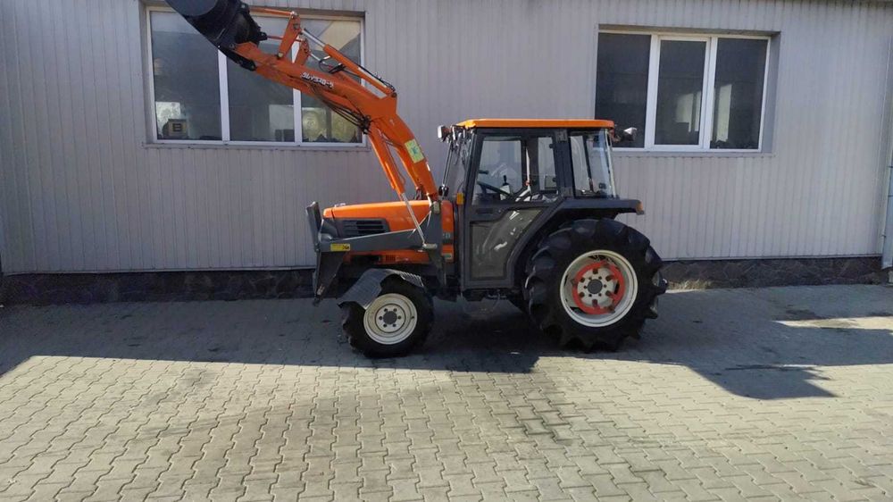 Japoński traktorek Kubota GL 320 z kabiną i TUR-em – 32 KM Rewers Wspomaganie Klima