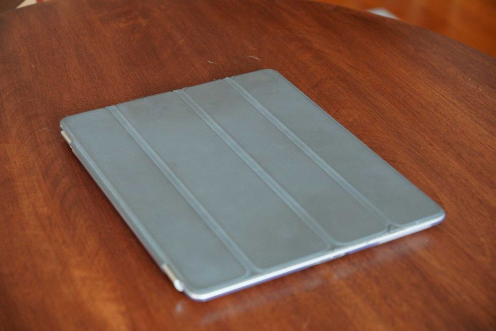 [COMO NOVO] iPad 4a Geração 32GB Wi-fi + Smart Cover + acessórios