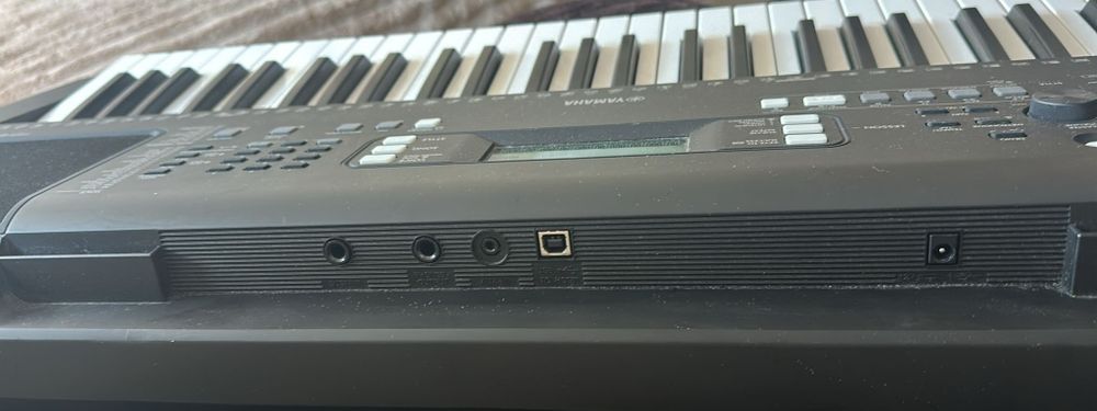 Teclado Yamaha PSR 373
