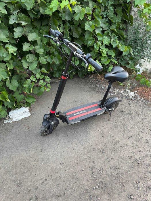 Продам електросамокат Kugo m 4 pro