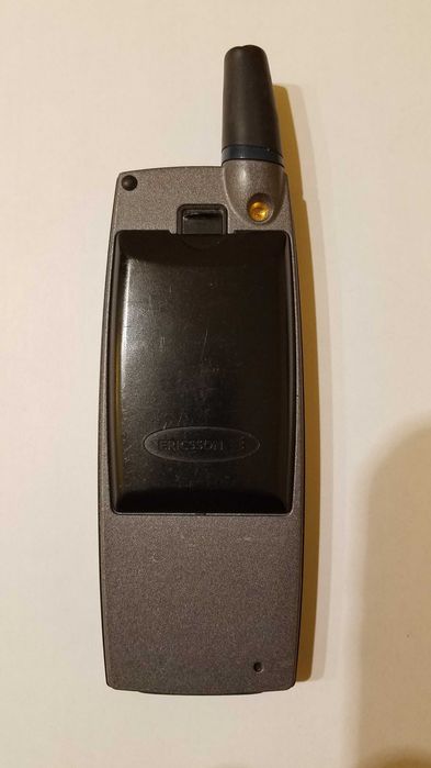 Telefon komórkowy Ericsson R320s kultowy model + ładowarka, pudełko, płyta CD stan BDB