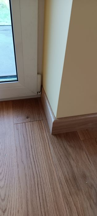 Montaż listew przypodlogowych
