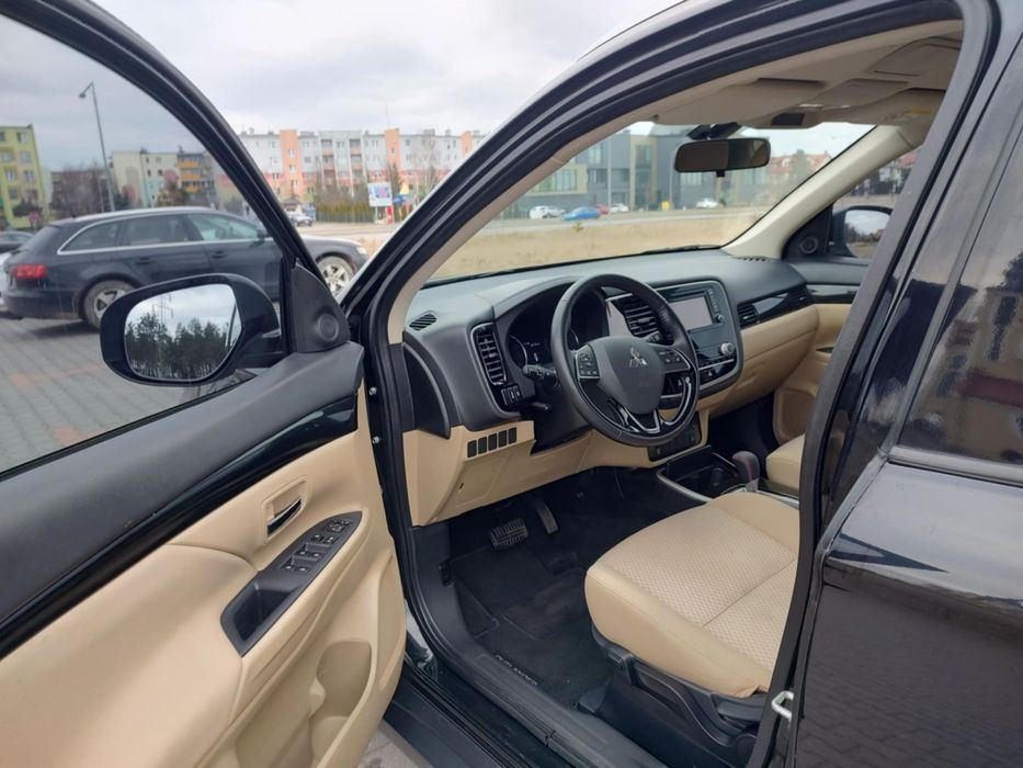 Mitsubishi Outlander MITSUBISHI OUTLANDER 2,4 benzyna 2020r.