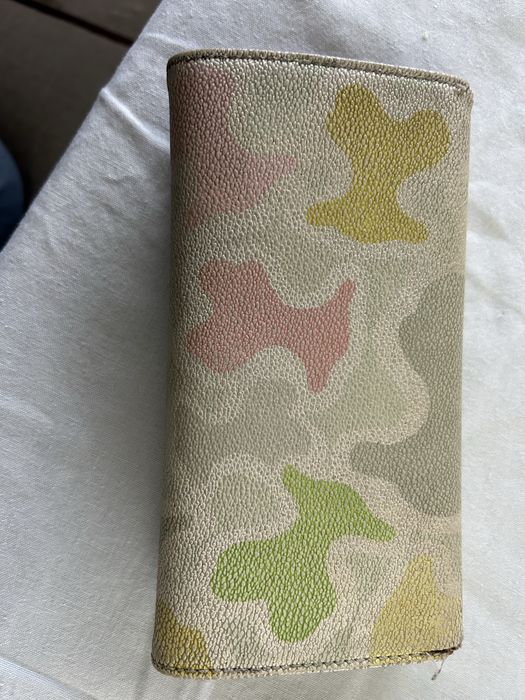 Carteira da marca Tous usada.