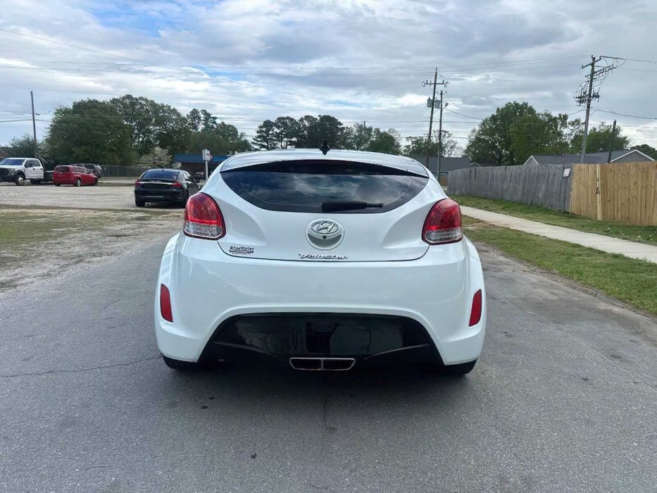 Hyundai Veloster      2015