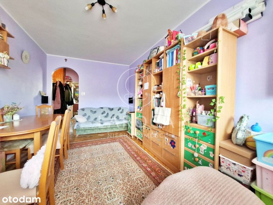 Blok z cegły, piwnica, balkon