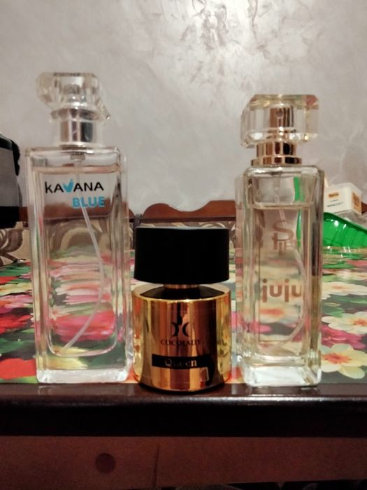 Одним лотом,прикрасні аромати,парфумована вода,можно обмін.