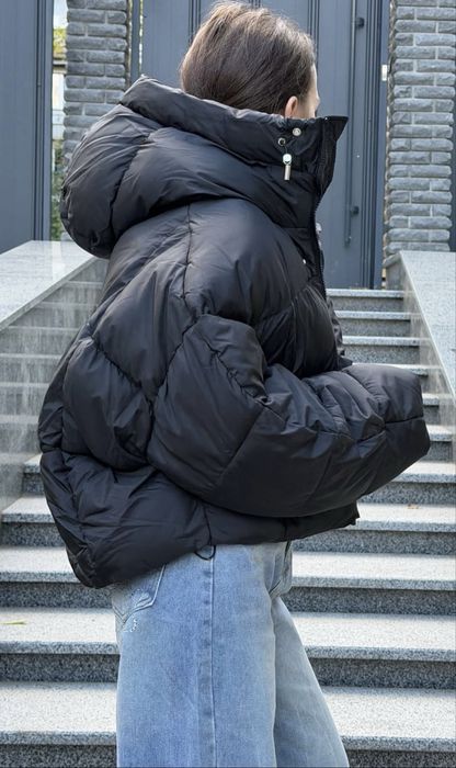Чорний пуховик на зиму