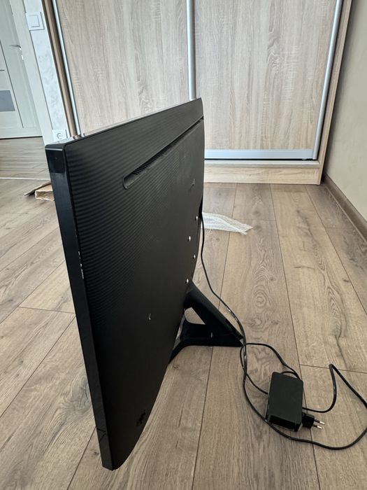 Монитор 32" Samsung LU32J590UQPXEN