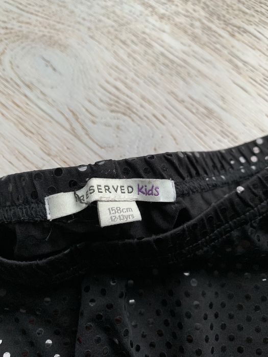 Błyszczące legginsy