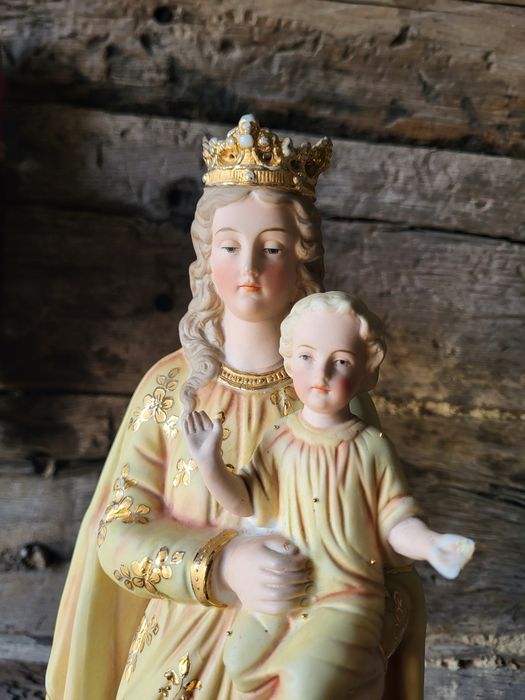 45 cm biskwit Maryja Królowa Matka Boża