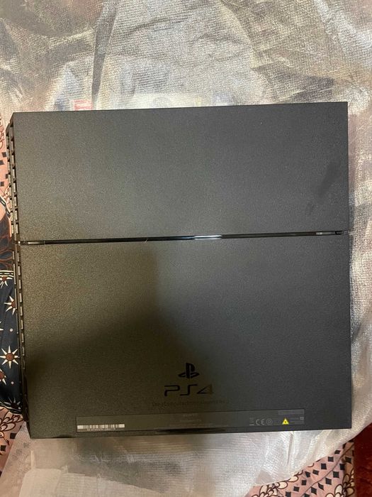 PS4 + 2 Comandos + Jogos
