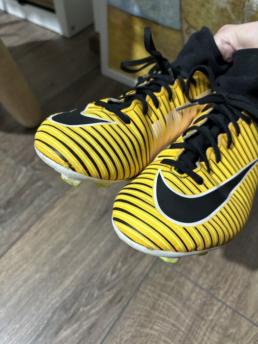 Buty piłkarskie korki Nike Mercurial Victory 38,5
