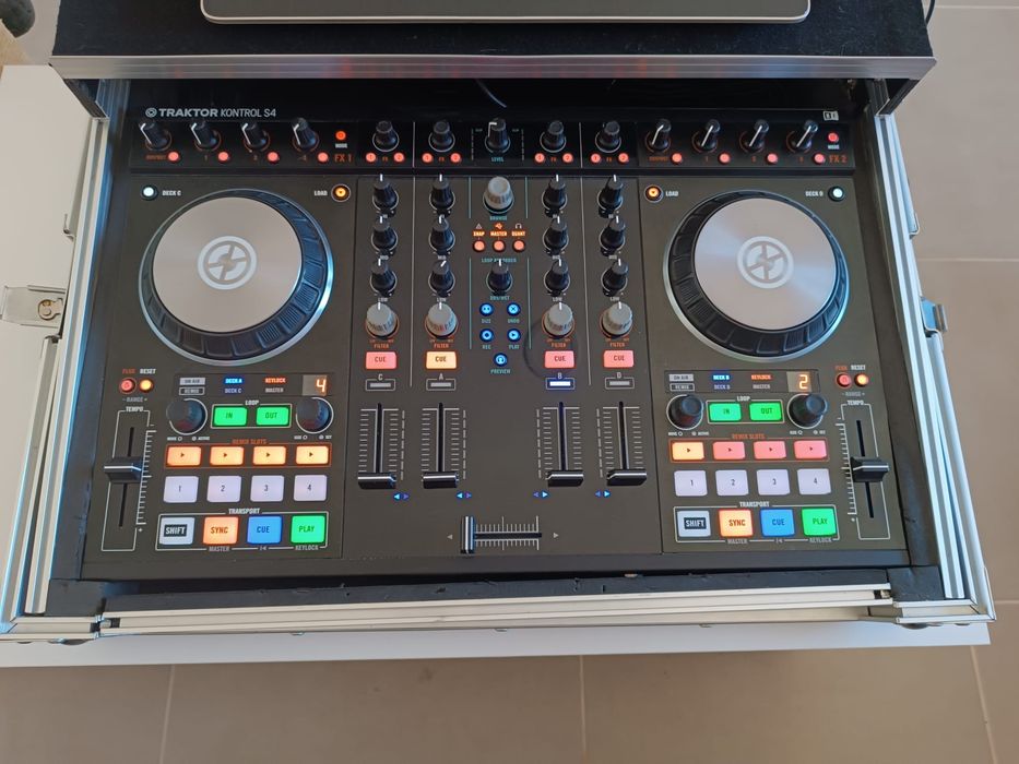 Traktor Kontrol S4 MK2 + Traktor Flightcase