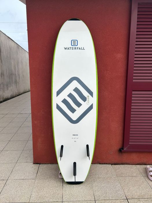 Prancha soft smi-nova com quilhas incluidas. Indicada para iniciantes.