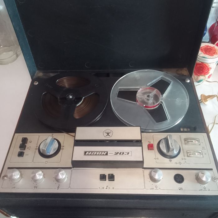 Магнитофон катушечный  Маяк.