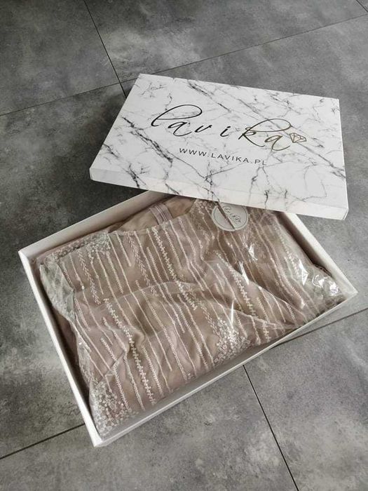 Sprzedam Nową Sukienkę z metką rozmiar M