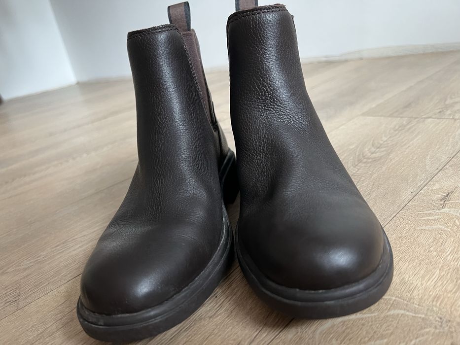 Продам нові оригінальні челсі ugg 36розмір