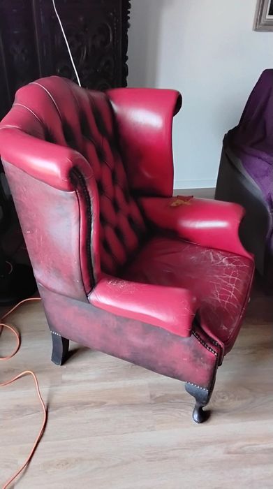 Cadeirao ingles cabedal peca vintage