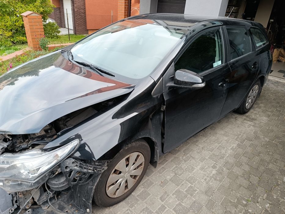 Toyota Auris kombi 1.4 D-4D 90 KM