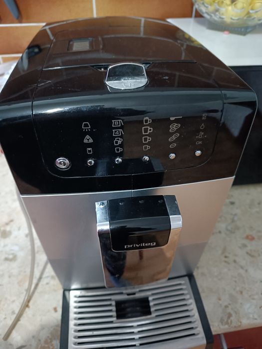 Кавоварка Privileg яка робить капучіно .