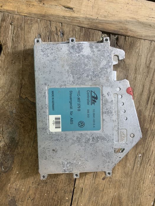 Блок керування ABS гольф 3