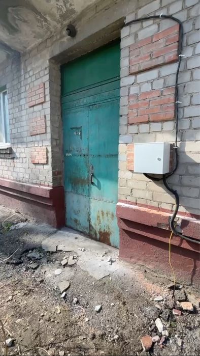 Приміщення можна під склад, гараж для мото