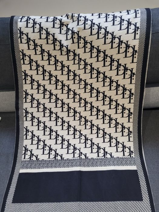 Zimowy szal na wzór Diora