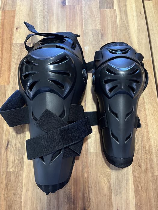 Joelheiras e cotoveleiras novas tamanho M/L para moto/bicicleta