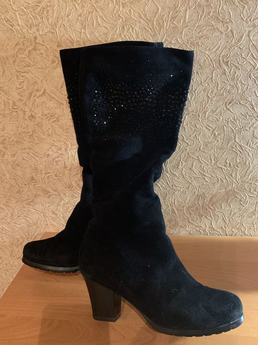 Продам чобітки чорні велюрові