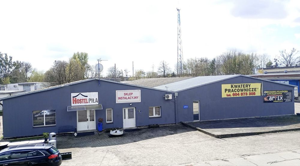 Pokoje pracowni Piła  Parking duży darmowy monitoro noclegi  90 miejsc