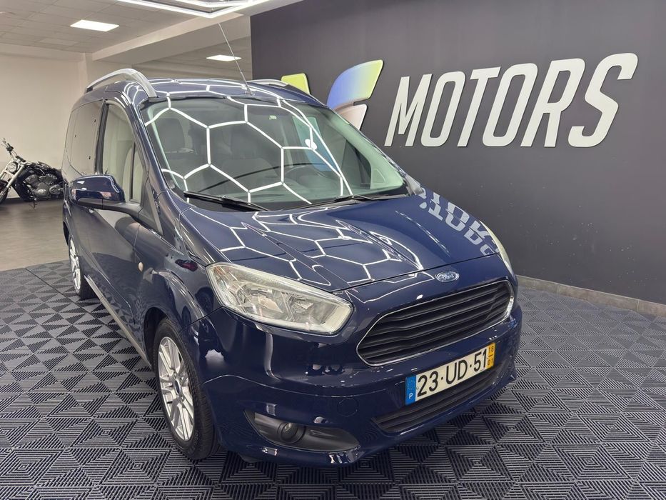 Ford Tourneo Courier 1.0 EcoBoost Titanium