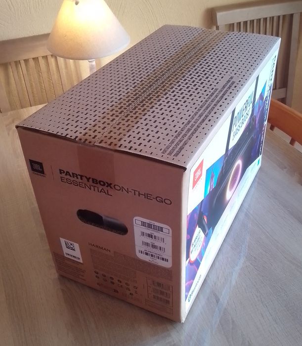 Coluna JBL PartyBox On-The-Go Essential, em estado novo