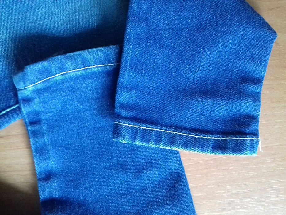 Джинсы. Модные джисы. Стразы вышивка. 98-104р