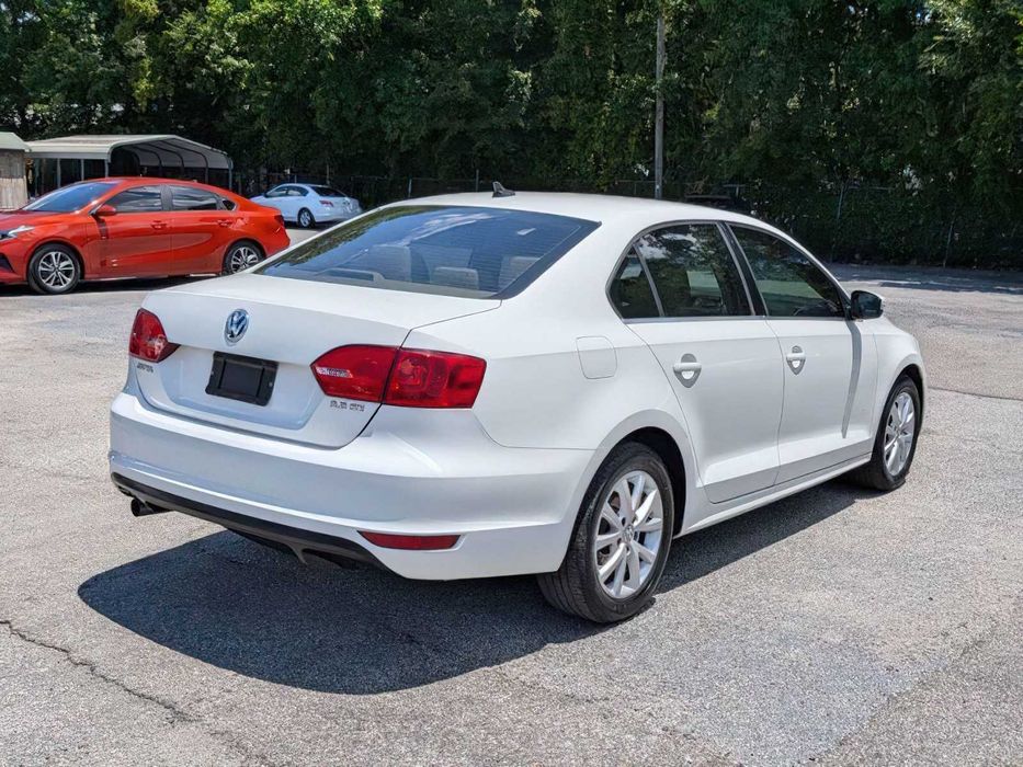 Volkswagen Jetta      2013